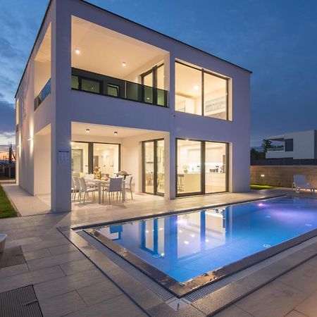 Luxury Villa Weiss - Malinska - Heated Pool - Central Floor Heating In Winter Buitenkant foto