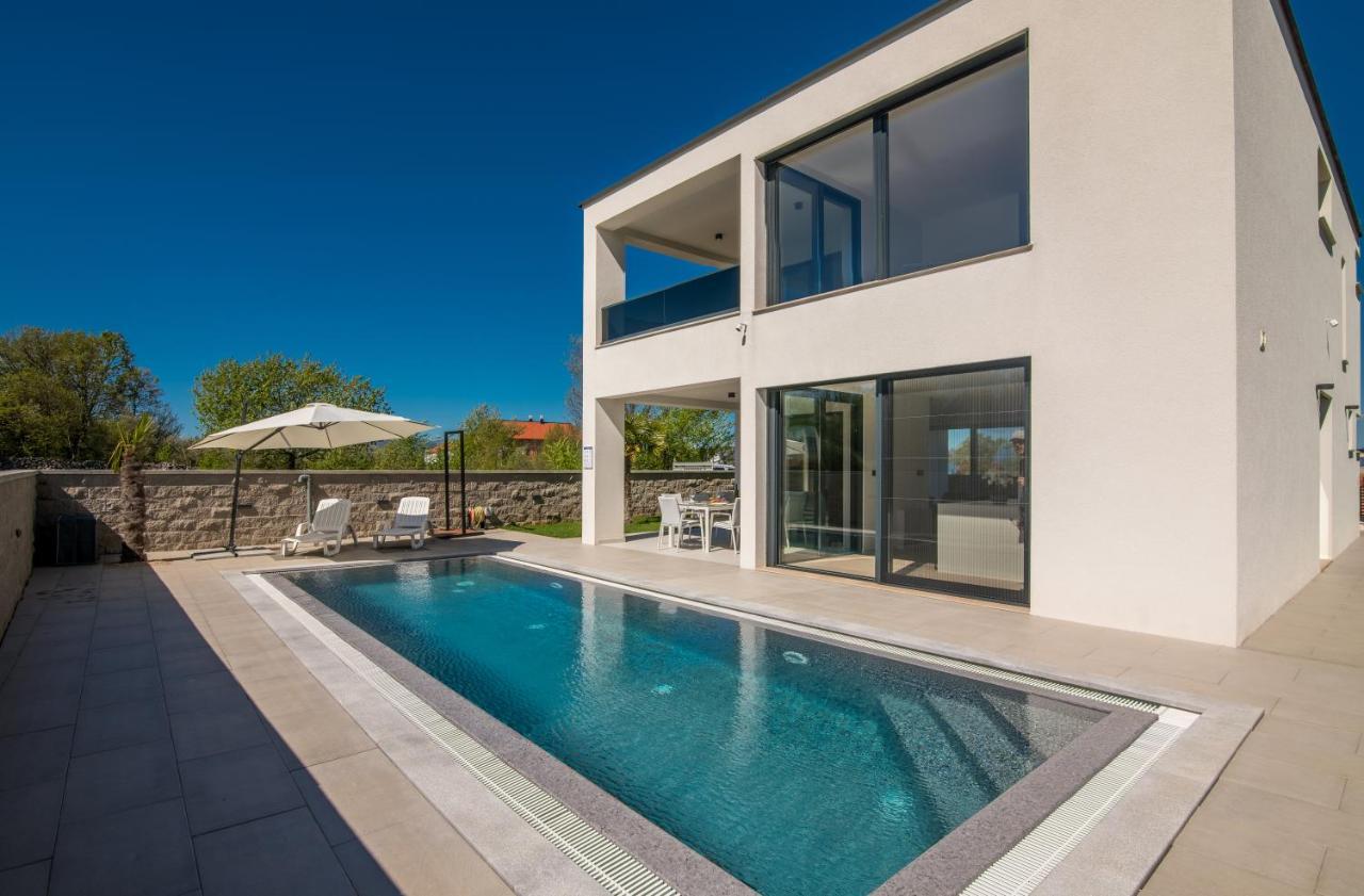 Luxury Villa Weiss - Malinska - Heated Pool - Central Floor Heating In Winter Buitenkant foto