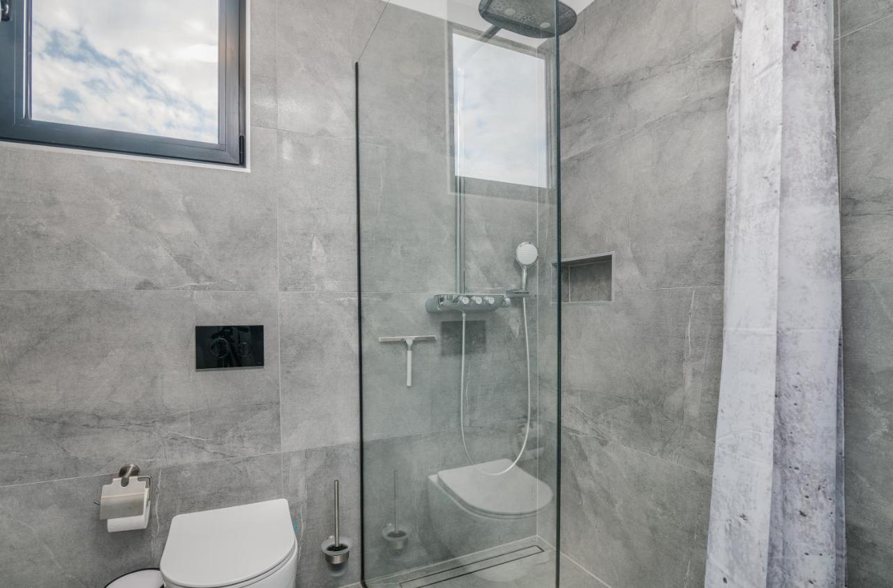 Luxury Villa Weiss - Malinska - Heated Pool - Central Floor Heating In Winter Buitenkant foto
