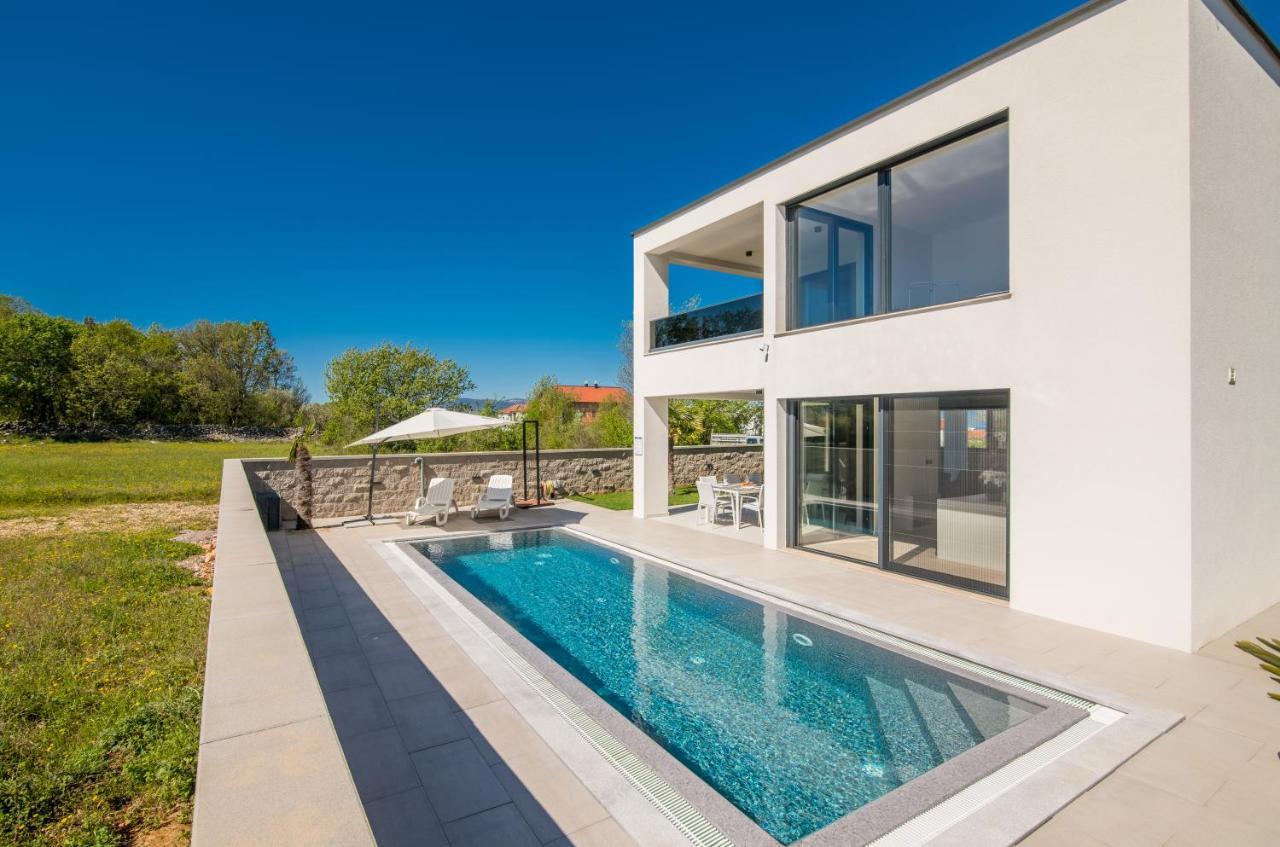 Luxury Villa Weiss - Malinska - Heated Pool - Central Floor Heating In Winter Buitenkant foto