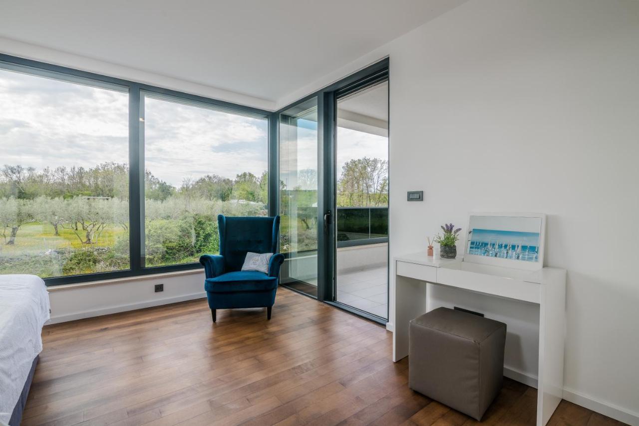 Luxury Villa Weiss - Malinska - Heated Pool - Central Floor Heating In Winter Buitenkant foto