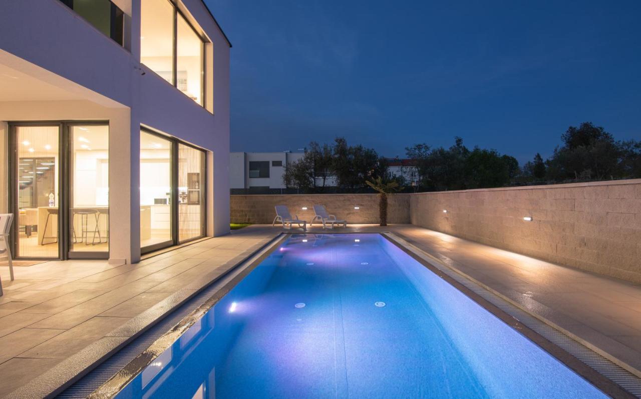 Luxury Villa Weiss - Malinska - Heated Pool - Central Floor Heating In Winter Buitenkant foto