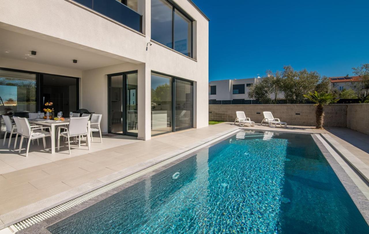 Luxury Villa Weiss - Malinska - Heated Pool - Central Floor Heating In Winter Buitenkant foto
