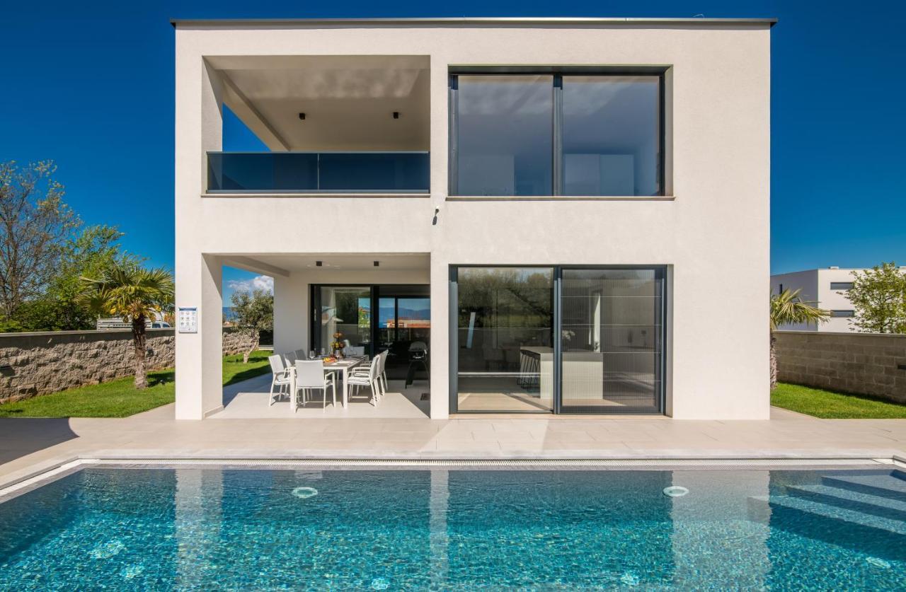 Luxury Villa Weiss - Malinska - Heated Pool - Central Floor Heating In Winter Buitenkant foto