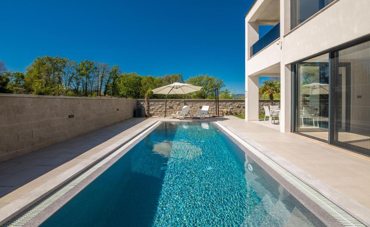Luxury Villa Weiss - Malinska - Heated Pool - Central Floor Heating In Winter Buitenkant foto